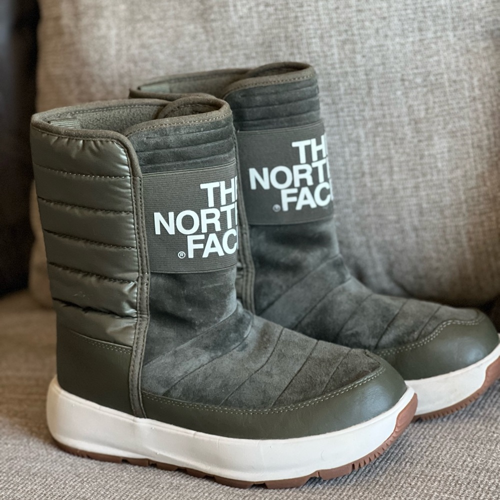 The North Face Green Winter Boots Women's size 7.5